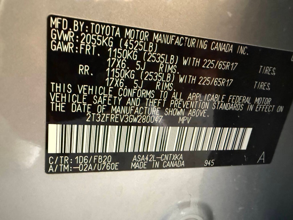 Toyota RAV4 Vehicle Full-screen Gallery Image 33