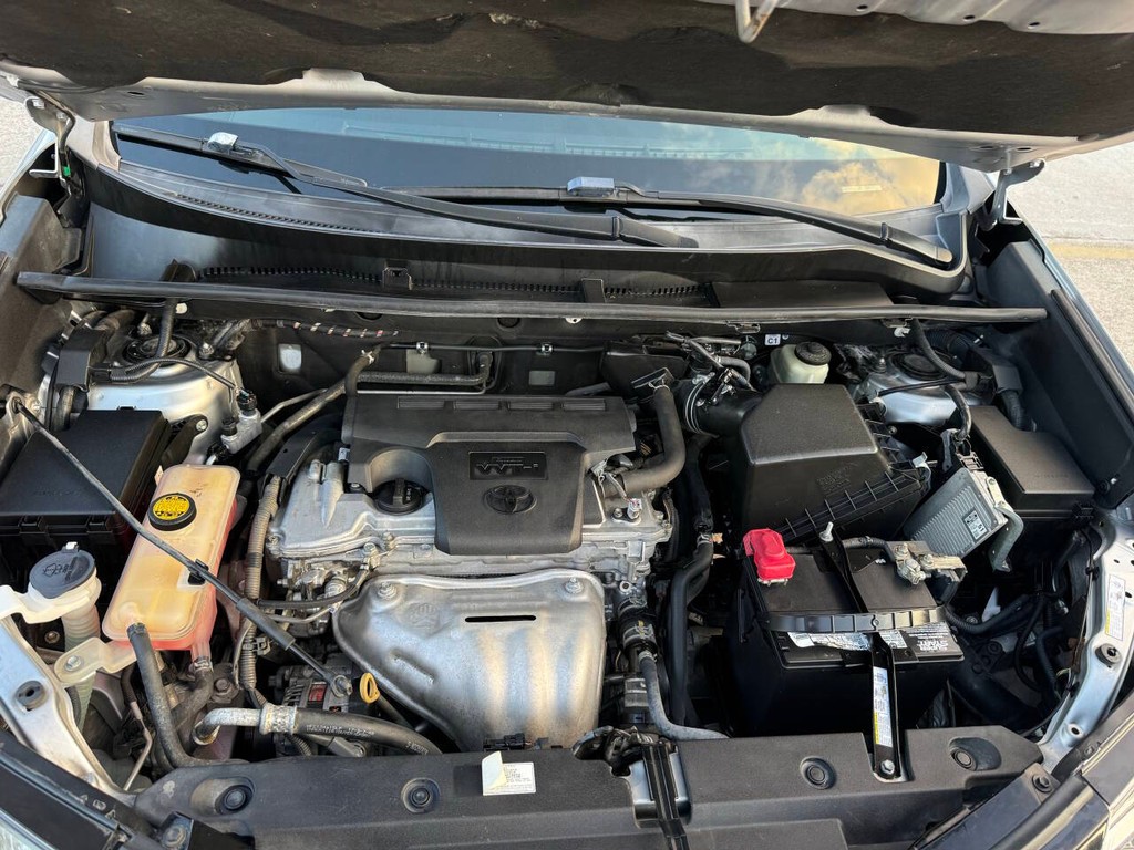 Toyota RAV4 Vehicle Full-screen Gallery Image 34