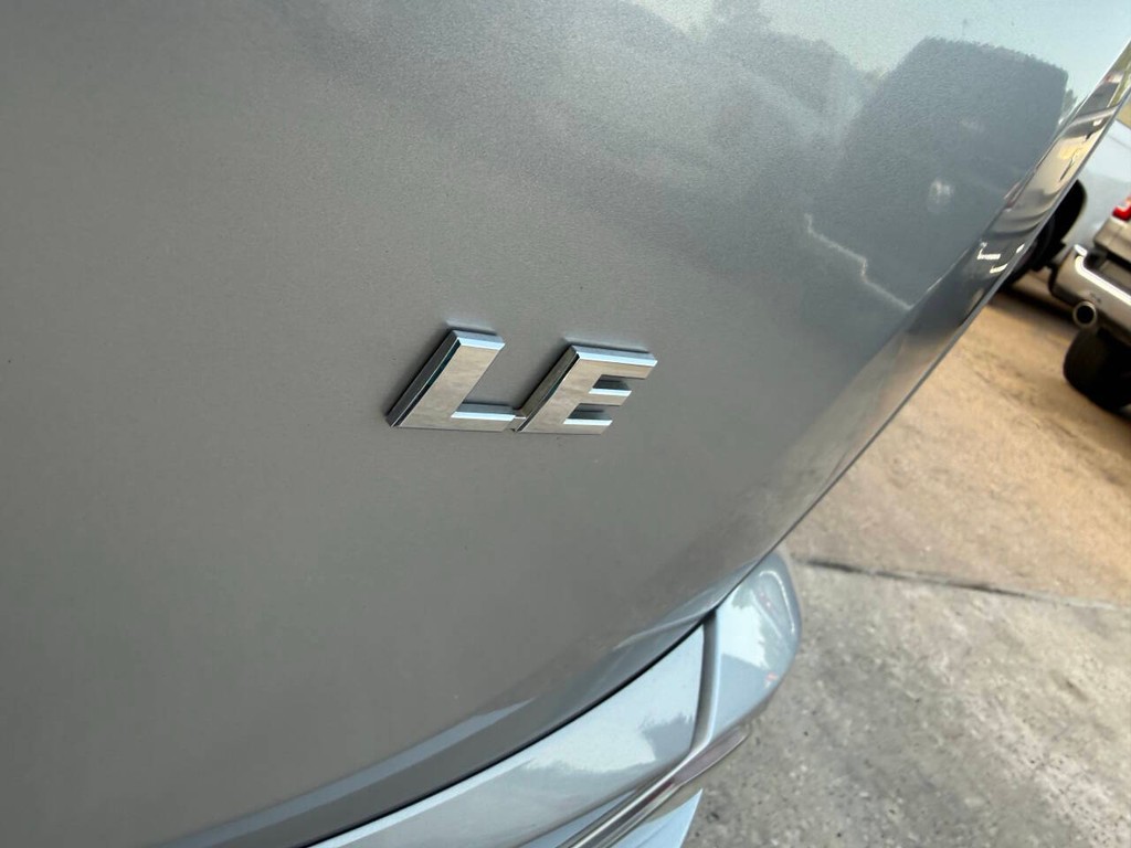 Toyota RAV4 Vehicle Full-screen Gallery Image 35