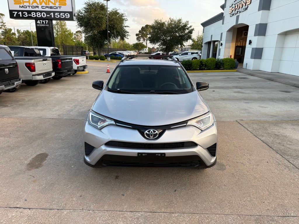 Toyota RAV4 Vehicle Full-screen Gallery Image 40