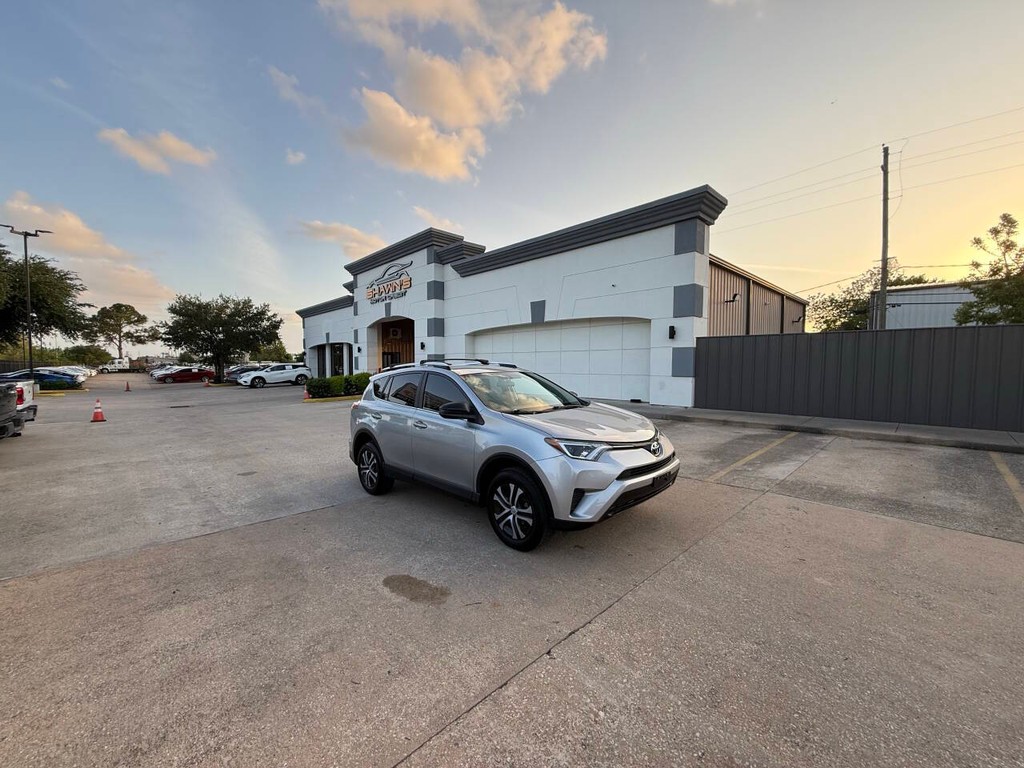 Toyota RAV4 Vehicle Full-screen Gallery Image 44