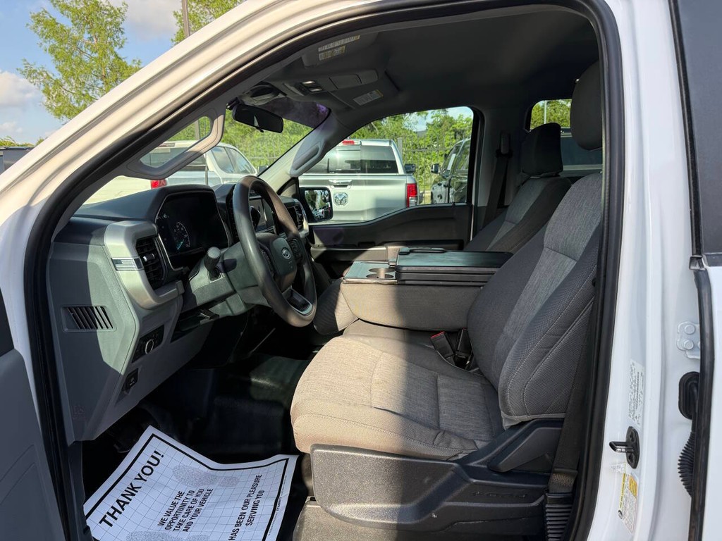 Ford F-150 Vehicle Full-screen Gallery Image 07