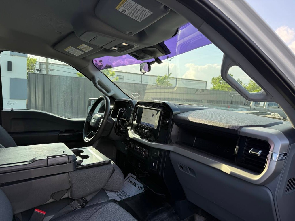 Ford F-150 Vehicle Full-screen Gallery Image 09