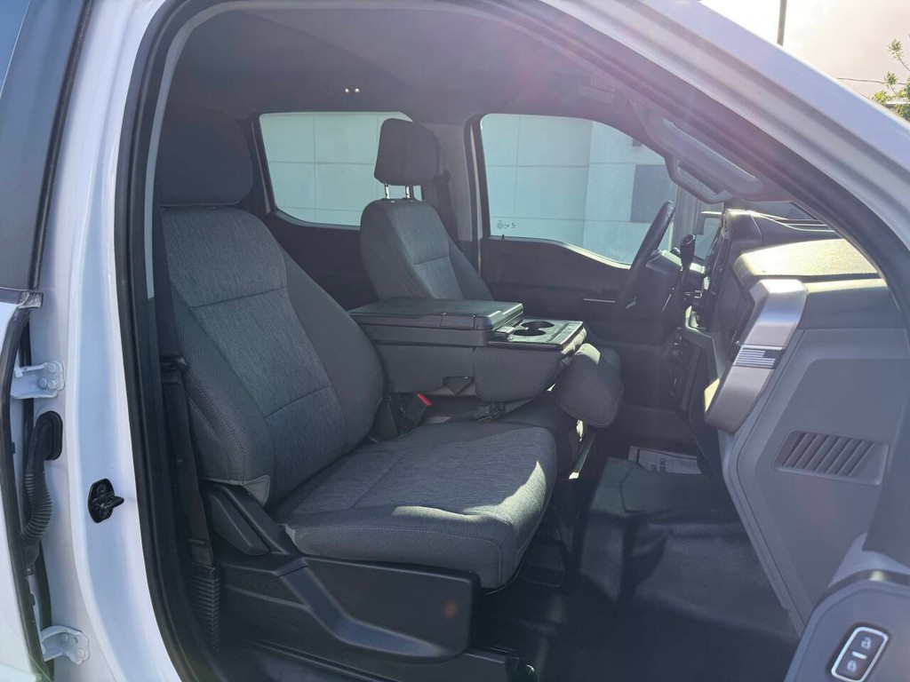 Ford F-150 Vehicle Full-screen Gallery Image 10