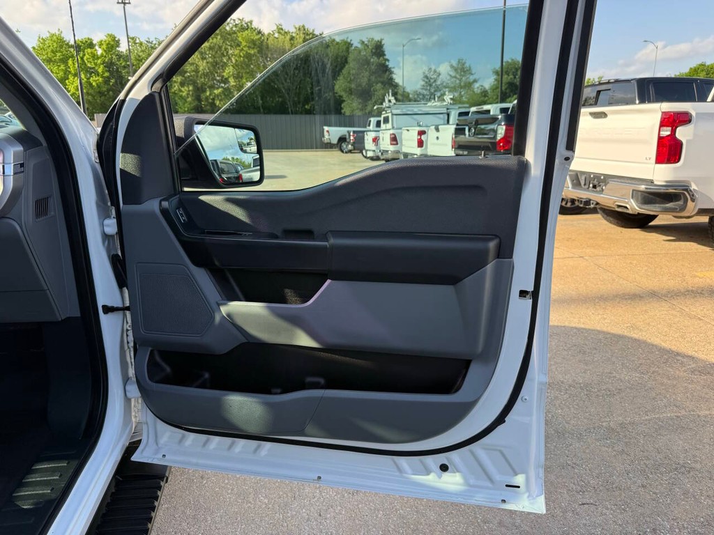 Ford F-150 Vehicle Full-screen Gallery Image 11