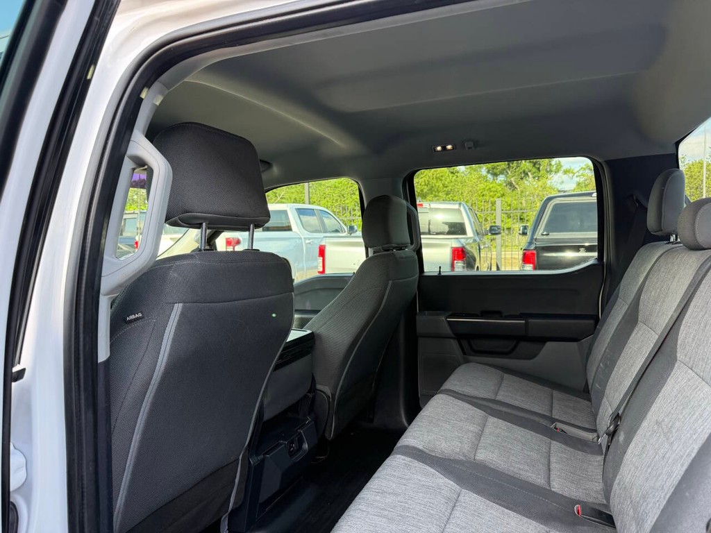 Ford F-150 Vehicle Full-screen Gallery Image 12