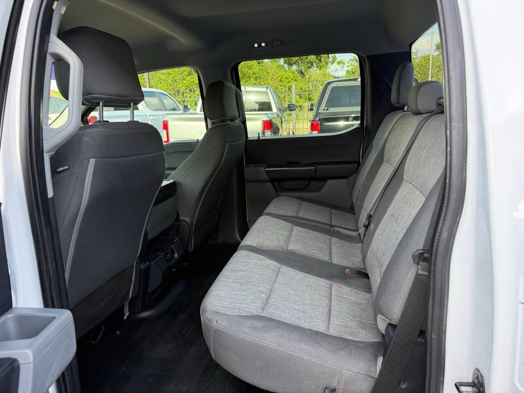 Ford F-150 Vehicle Full-screen Gallery Image 13