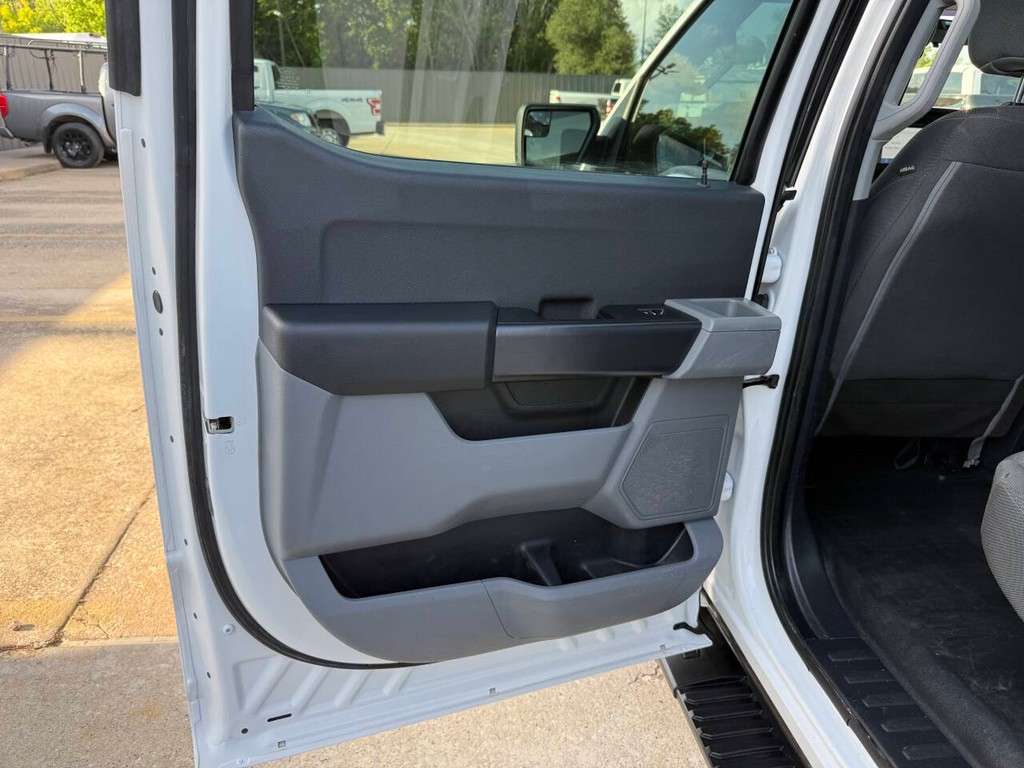 Ford F-150 Vehicle Full-screen Gallery Image 14