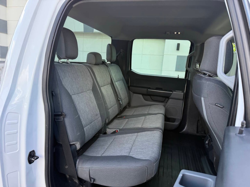 Ford F-150 Vehicle Full-screen Gallery Image 15