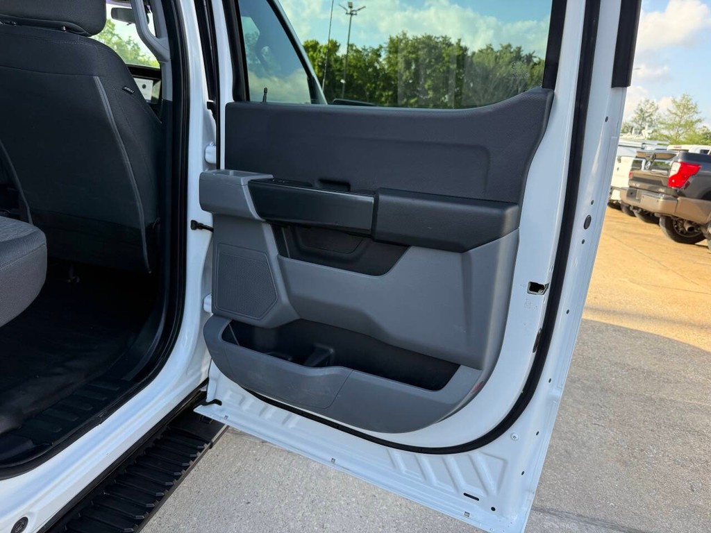 Ford F-150 Vehicle Full-screen Gallery Image 16