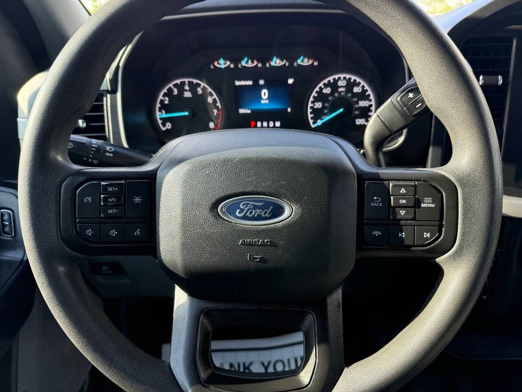 Ford F-150 Vehicle Full-screen Gallery Image 23