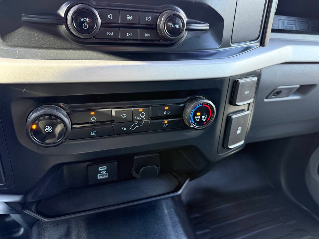 Ford F-150 Vehicle Full-screen Gallery Image 29