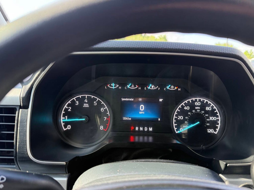 Ford F-150 Vehicle Full-screen Gallery Image 31