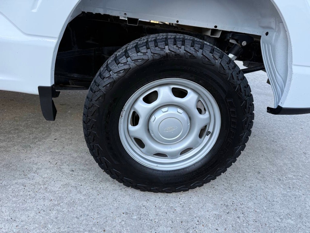 Ford F-150 Vehicle Full-screen Gallery Image 36