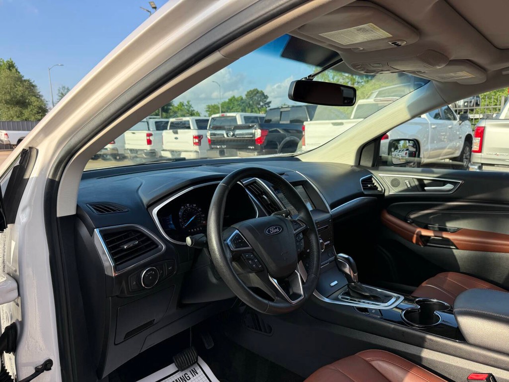 Ford Edge Vehicle Full-screen Gallery Image 06