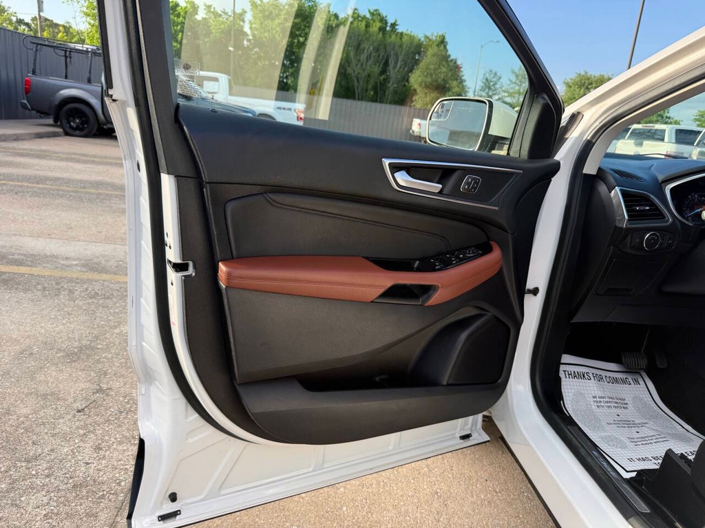 Ford Edge Vehicle Full-screen Gallery Image 08