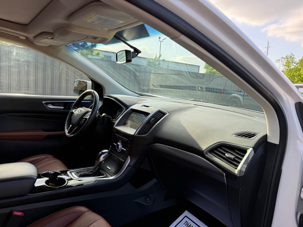 Ford Edge Vehicle Full-screen Gallery Image 09