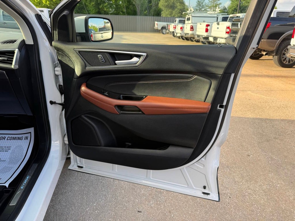 Ford Edge Vehicle Full-screen Gallery Image 11