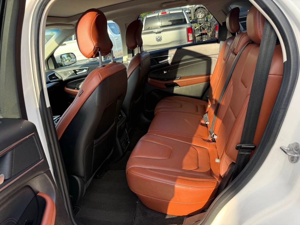 Ford Edge Vehicle Full-screen Gallery Image 13