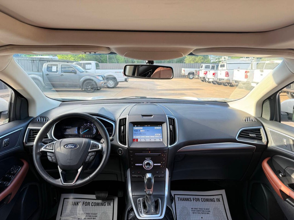 Ford Edge Vehicle Full-screen Gallery Image 17