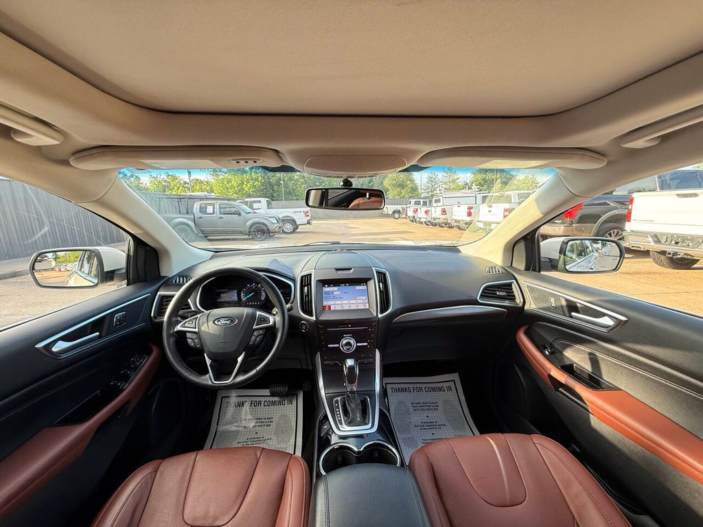 Ford Edge Vehicle Full-screen Gallery Image 18