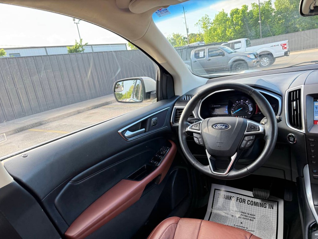 Ford Edge Vehicle Full-screen Gallery Image 19