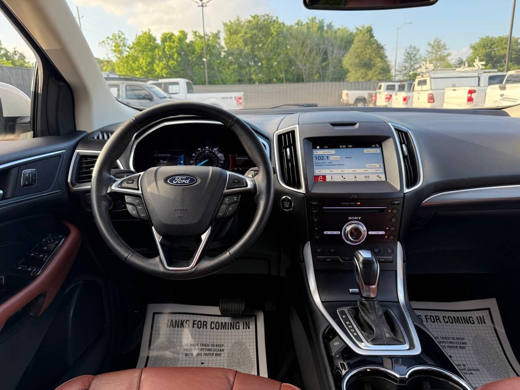 Ford Edge Vehicle Full-screen Gallery Image 21