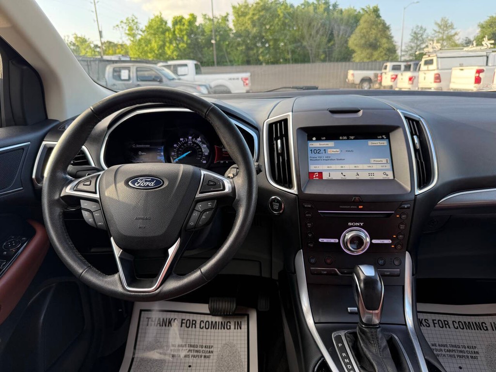 Ford Edge Vehicle Full-screen Gallery Image 22