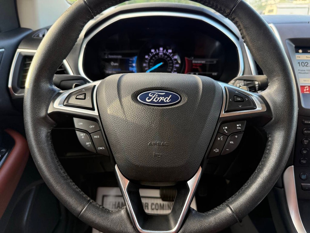 Ford Edge Vehicle Full-screen Gallery Image 24
