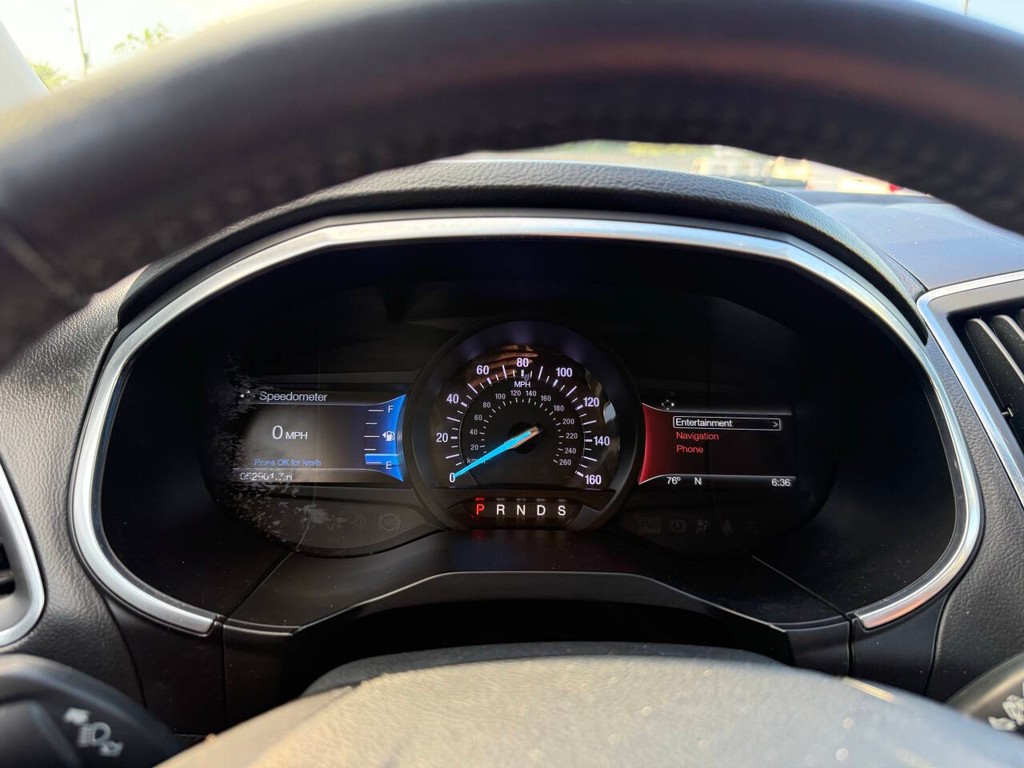 Ford Edge Vehicle Full-screen Gallery Image 35