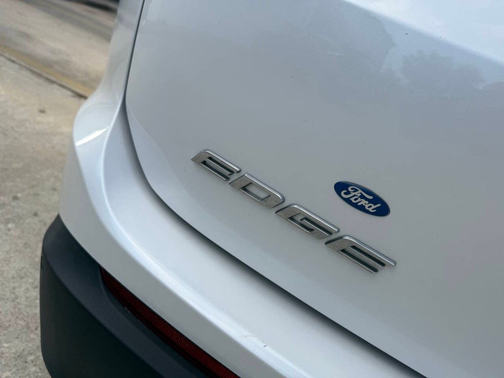 Ford Edge Vehicle Full-screen Gallery Image 41