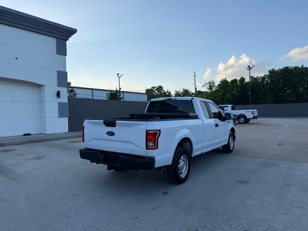 Ford F-150 Vehicle Full-screen Gallery Image 05