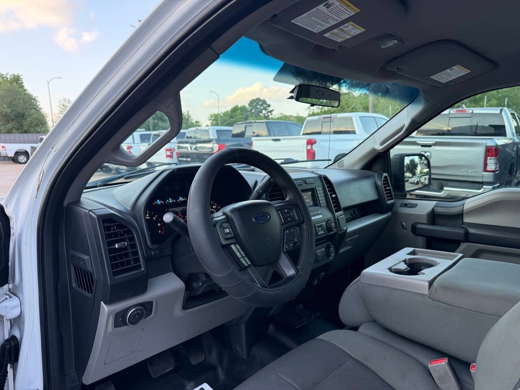 Ford F-150 Vehicle Full-screen Gallery Image 06