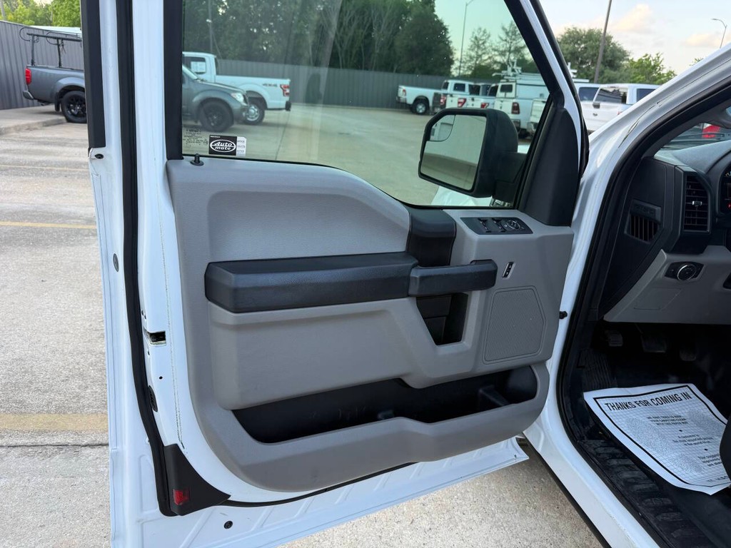 Ford F-150 Vehicle Full-screen Gallery Image 08