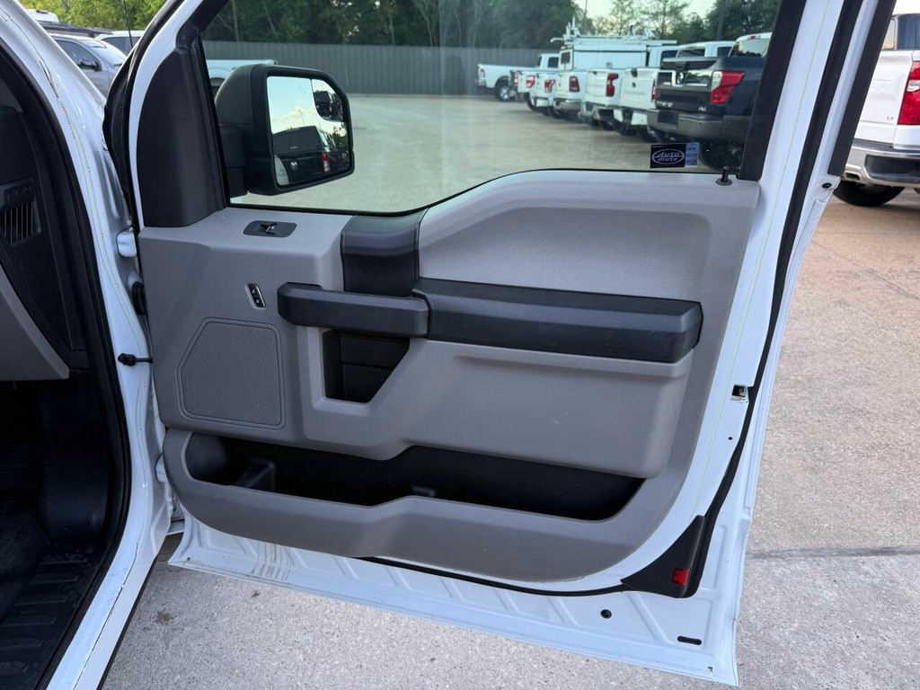 Ford F-150 Vehicle Full-screen Gallery Image 11