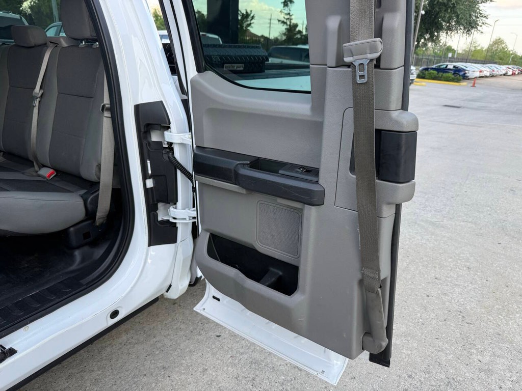 Ford F-150 Vehicle Full-screen Gallery Image 13