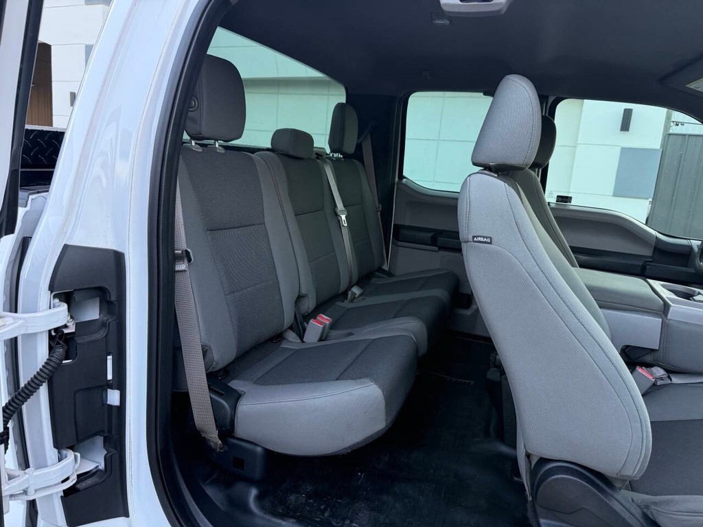 Ford F-150 Vehicle Full-screen Gallery Image 14