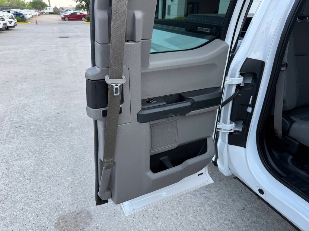 Ford F-150 Vehicle Full-screen Gallery Image 15