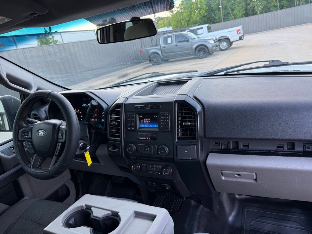 Ford F-150 Vehicle Full-screen Gallery Image 16