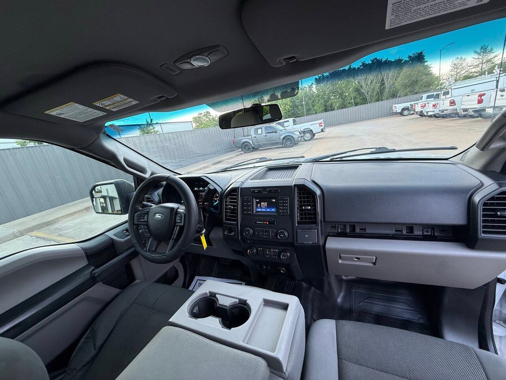 Ford F-150 Vehicle Full-screen Gallery Image 17