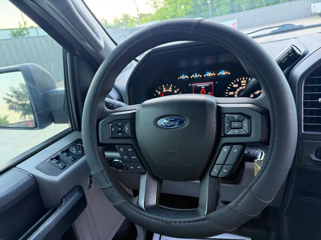 Ford F-150 Vehicle Full-screen Gallery Image 19