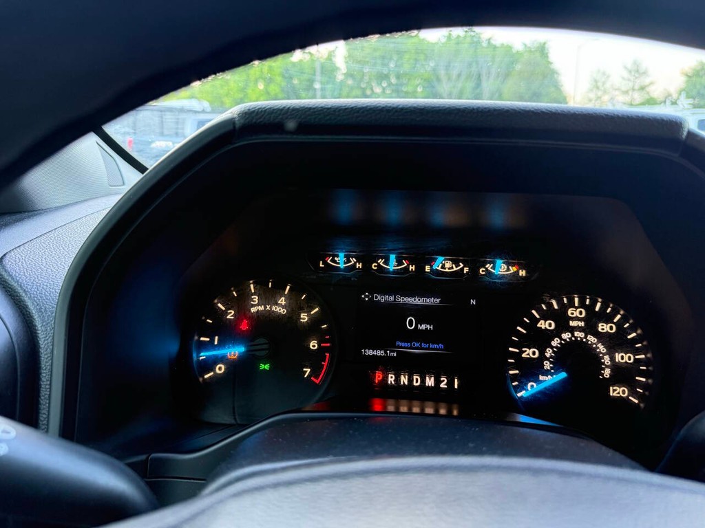 Ford F-150 Vehicle Full-screen Gallery Image 27