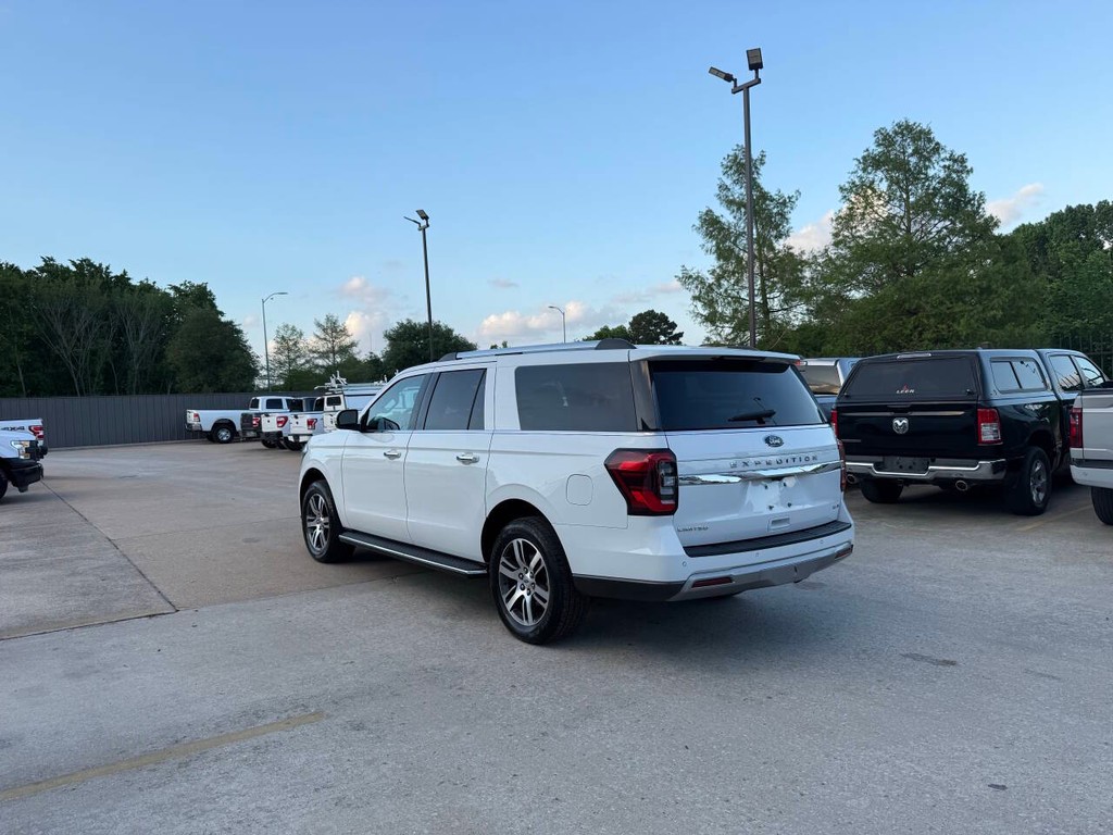 Ford Expedition Max Vehicle Full-screen Gallery Image 04