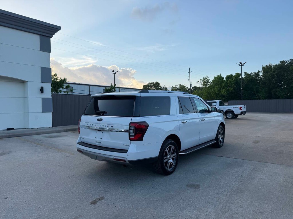 Ford Expedition Max Vehicle Full-screen Gallery Image 05