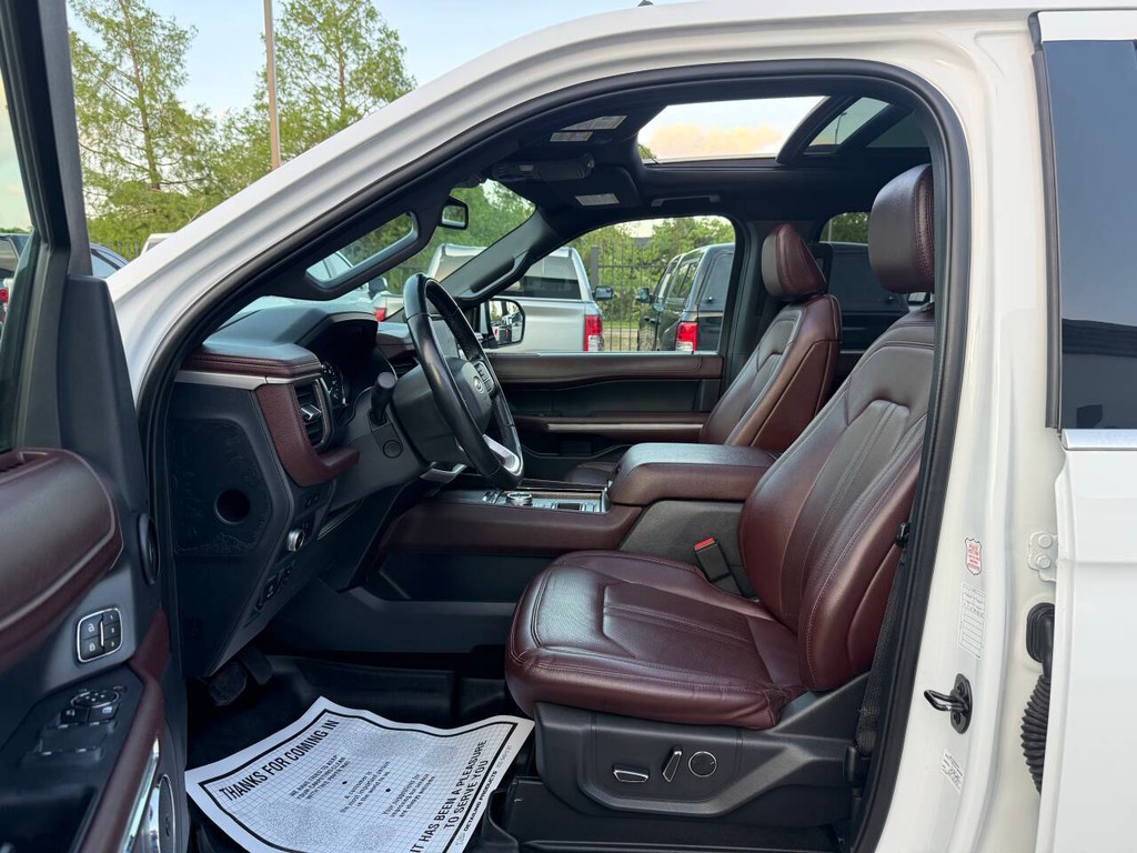 Ford Expedition Max Vehicle Full-screen Gallery Image 07