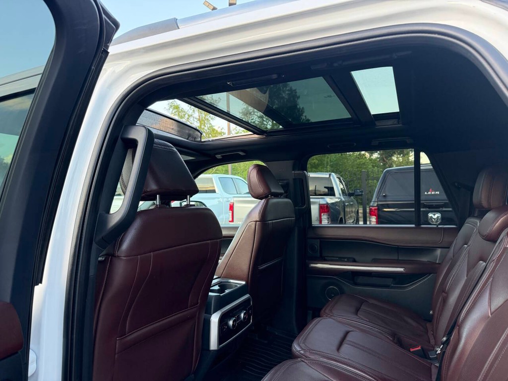 Ford Expedition Max Vehicle Full-screen Gallery Image 12