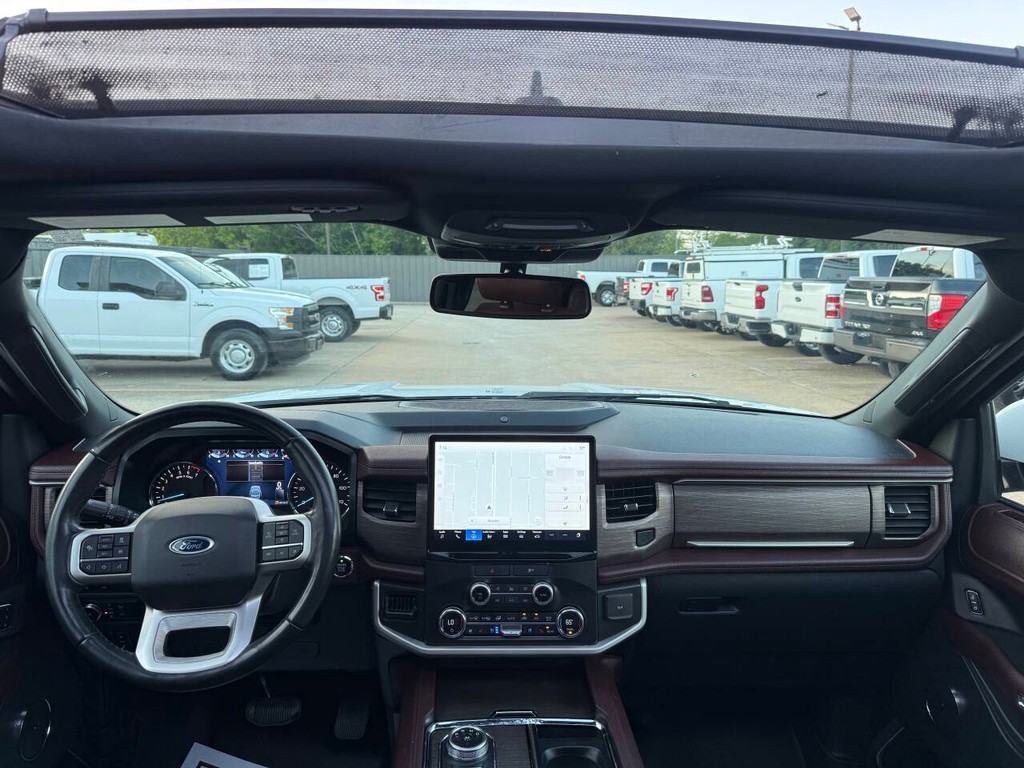 Ford Expedition Max Vehicle Full-screen Gallery Image 19