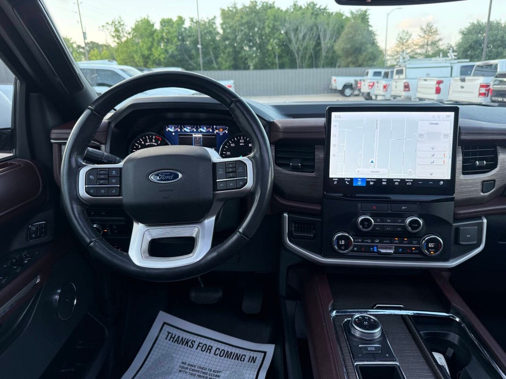 Ford Expedition Max Vehicle Full-screen Gallery Image 21