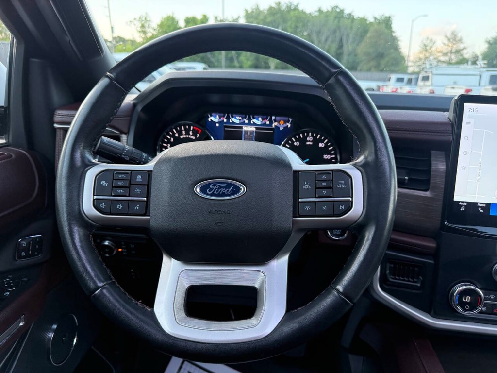 Ford Expedition Max Vehicle Full-screen Gallery Image 22