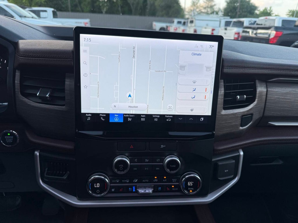 Ford Expedition Max Vehicle Full-screen Gallery Image 24